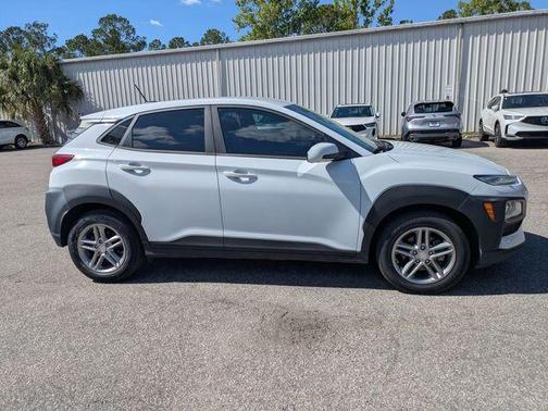 Chalk White 2019 Hyundai KONA SE