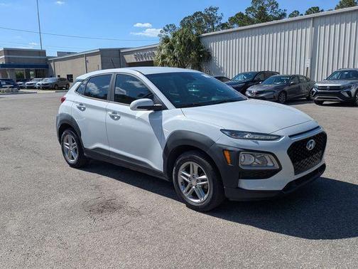 Chalk White 2019 Hyundai KONA SE