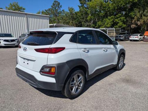 Chalk White 2019 Hyundai KONA SE