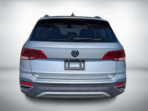 Pyrite Silver Metallic 2024 Volkswagen Taos 1.5T SE