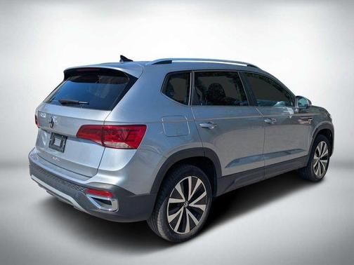 Pyrite Silver Metallic 2024 Volkswagen Taos 1.5T SE
