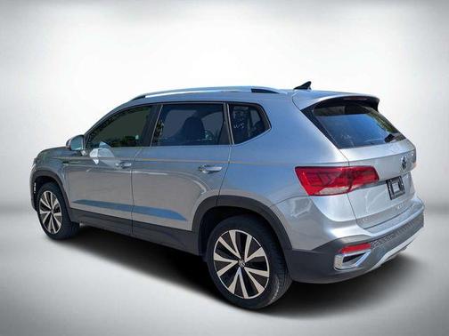 Pyrite Silver Metallic 2024 Volkswagen Taos 1.5T SE