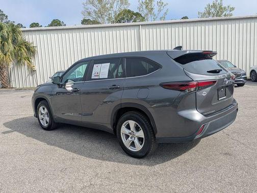 Magnetic Gray Metallic 2024 Toyota Highlander XLE