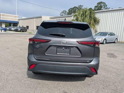 Magnetic Gray Metallic 2024 Toyota Highlander XLE