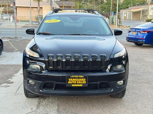 Brilliant Black Crystal Pearlcoat 2016 Jeep Cherokee Sport