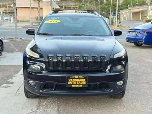 Brilliant Black Crystal Pearlcoat 2016 Jeep Cherokee Latitude