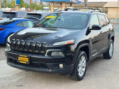Brilliant Black Crystal Pearlcoat 2016 Jeep Cherokee Sport