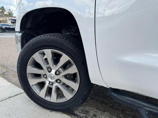 2017 Toyota Tundra SR5