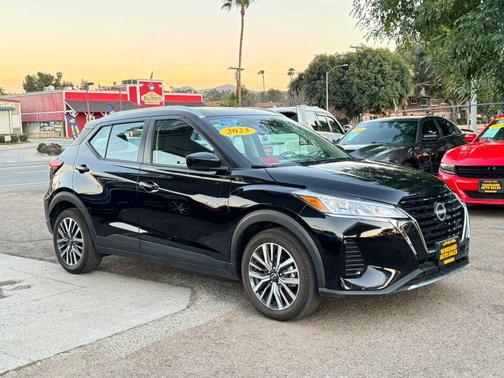 Super Black 2023 Nissan Kicks SV