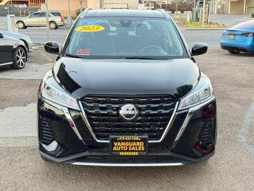 Super Black 2023 Nissan Kicks SV