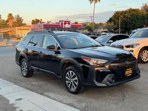 Crystal Black Silica 2025 Subaru Outback Premium