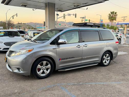 2011 Toyota Sienna LE