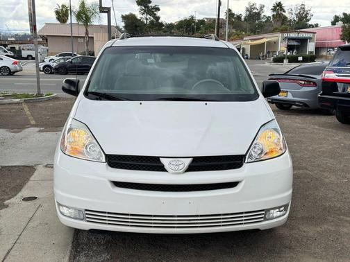 2004 Toyota Sienna CE