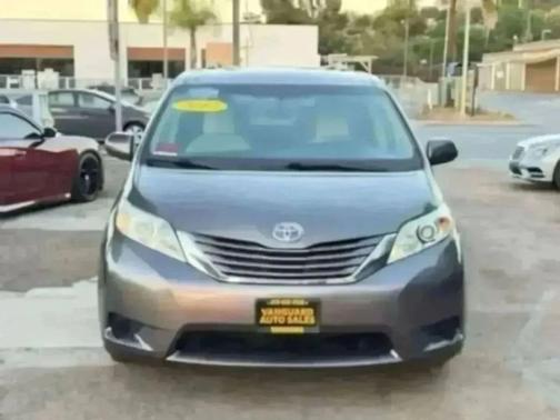 Predawn Gray Mica 2017 Toyota Sienna LE