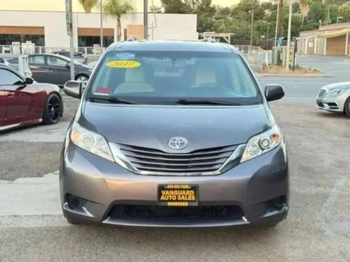 Predawn Gray Mica 2017 Toyota Sienna LE