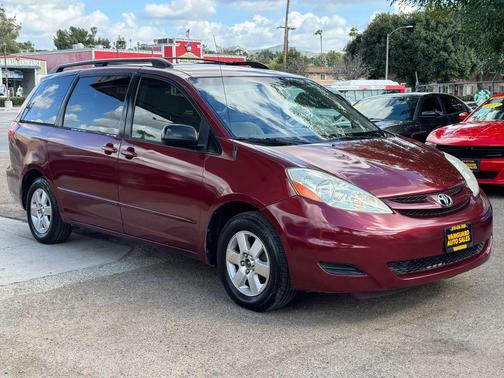 Burgundy 2008 Toyota Sienna LE