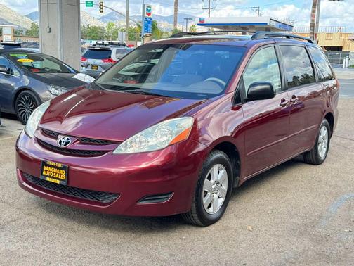 Burgundy 2008 Toyota Sienna LE