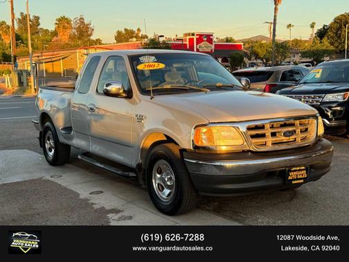 Silver Clearcoat Metallic 2002 Ford F-150 Lariat Flareside