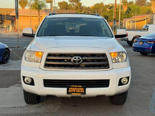 White 2013 Toyota Sequoia SR5