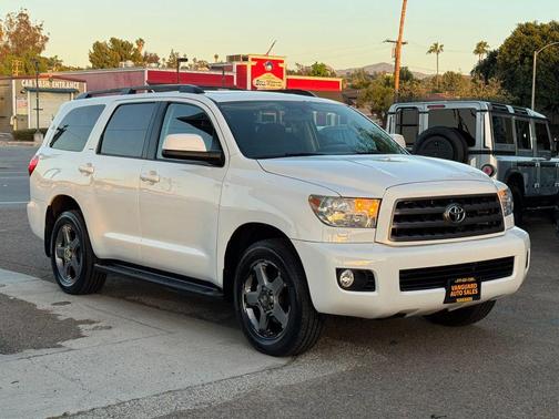 White 2013 Toyota Sequoia SR5