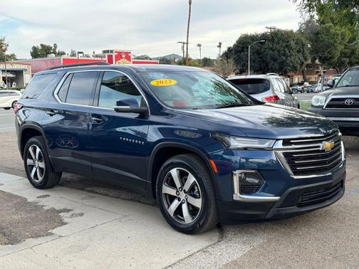 2023 Chevrolet Traverse LT Leather