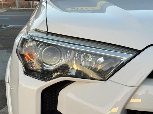 Super White 2017 Toyota 4Runner SR5 Premium