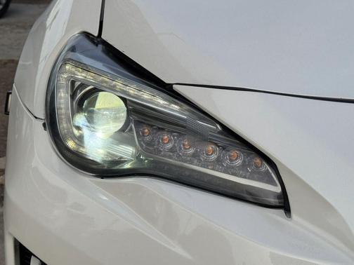 Crystal White Pearl 2017 Subaru BRZ Premium