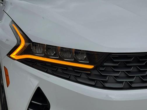 Glacial White Pearl 2023 Kia K5 LXS