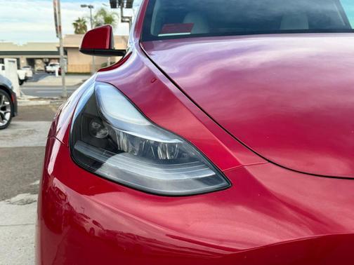 2022 Tesla Model Y Performance Dual Motor All-Wheel Drive