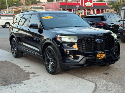 Agate Black Metallic 2025 Ford Explorer ST-Line