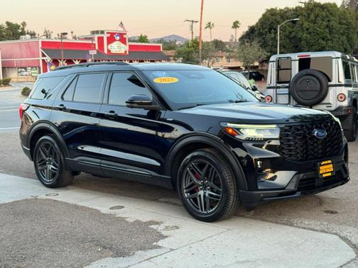 Agate Black Metallic 2025 Ford Explorer ST-Line