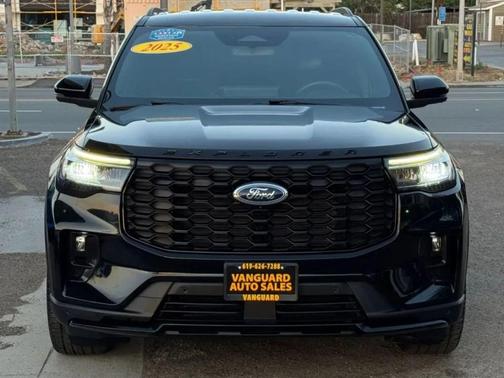 Agate Black Metallic 2025 Ford Explorer ST-Line