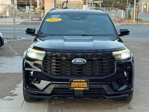 Agate Black Metallic 2025 Ford Explorer ST-Line