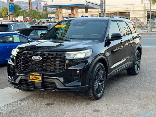 Agate Black Metallic 2025 Ford Explorer ST-Line