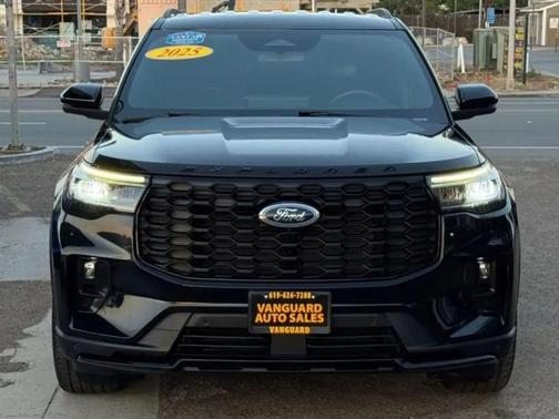 Agate Black Metallic 2025 Ford Explorer ST-Line