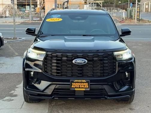 Agate Black Metallic 2025 Ford Explorer ST-Line