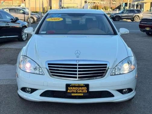Arctic White 2009 Mercedes-Benz S-Class S 550 Sedan 4D