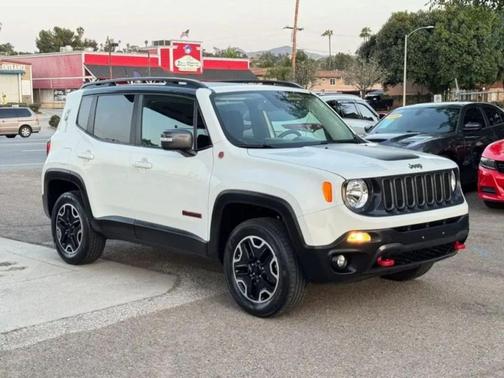 Alpine White 2017 Jeep Renegade Trailhawk