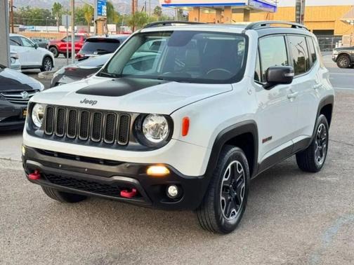 Alpine White 2017 Jeep Renegade Trailhawk