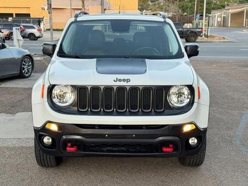 Alpine White 2017 Jeep Renegade Trailhawk
