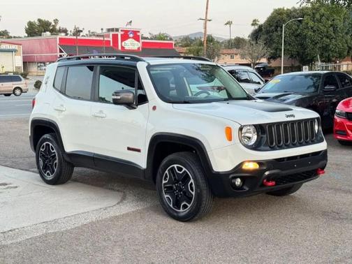 Alpine White 2017 Jeep Renegade Trailhawk