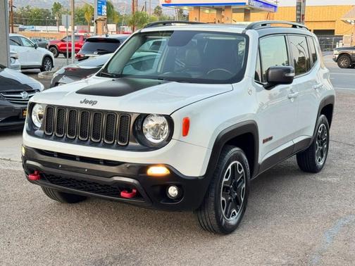 Alpine White 2017 Jeep Renegade Trailhawk