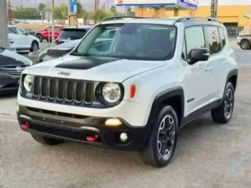 Alpine White 2017 Jeep Renegade Trailhawk