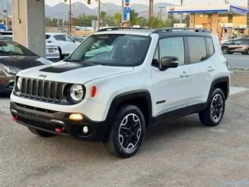 Alpine White 2017 Jeep Renegade Trailhawk
