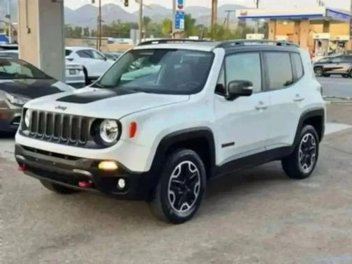 Alpine White 2017 Jeep Renegade Trailhawk