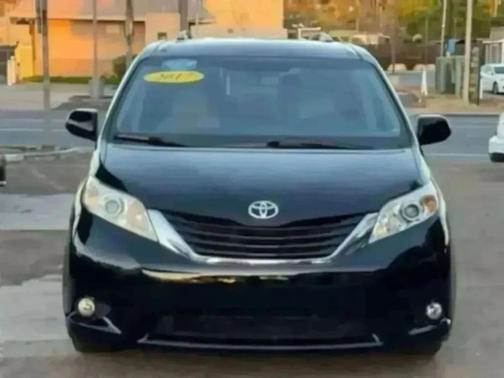 Midnight Black Metallic 2017 Toyota Sienna LE