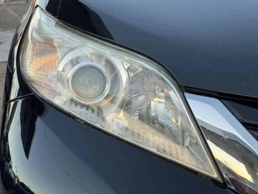 Midnight Black Metallic 2017 Toyota Sienna LE