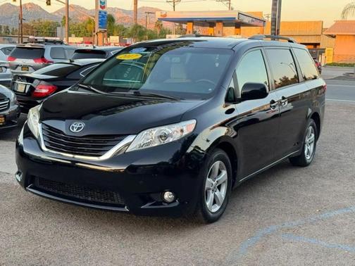 Midnight Black Metallic 2017 Toyota Sienna LE