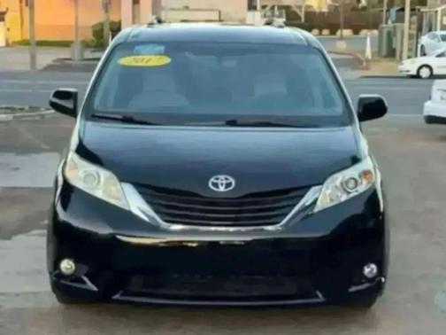 Midnight Black Metallic 2017 Toyota Sienna LE
