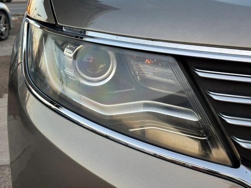 Palladium White Gold Metallic 2017 Lincoln MKX Reserve